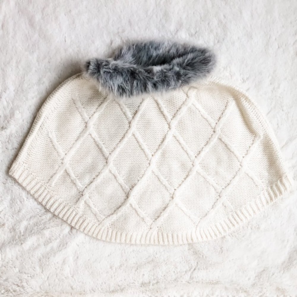 NWT Janie & Jack Cable Knit Fur Collar Cape 3-6mo - Picture 3 of 6